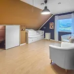 Stunning In With Wifi بيت للعطل *